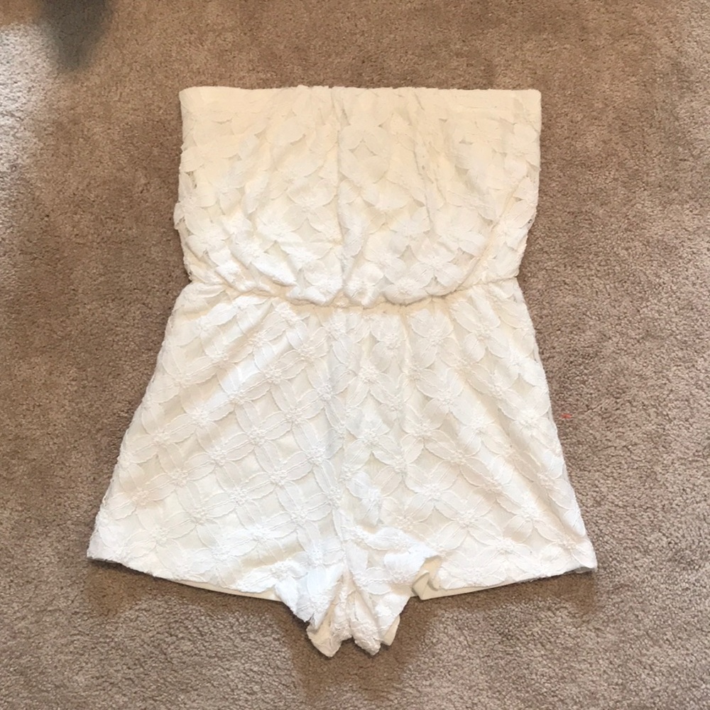 White lace romper size L